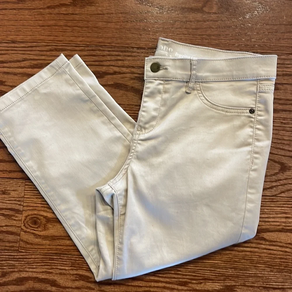SOHO legging cropped zip button closure neutral cream color zip button closure 8